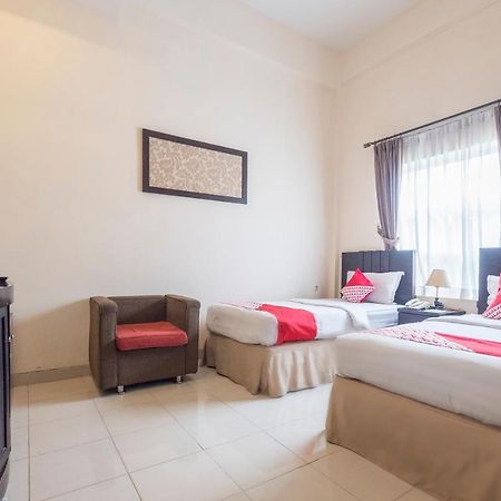 Oyo 424 Asia Hotel 马卡萨 外观 照片