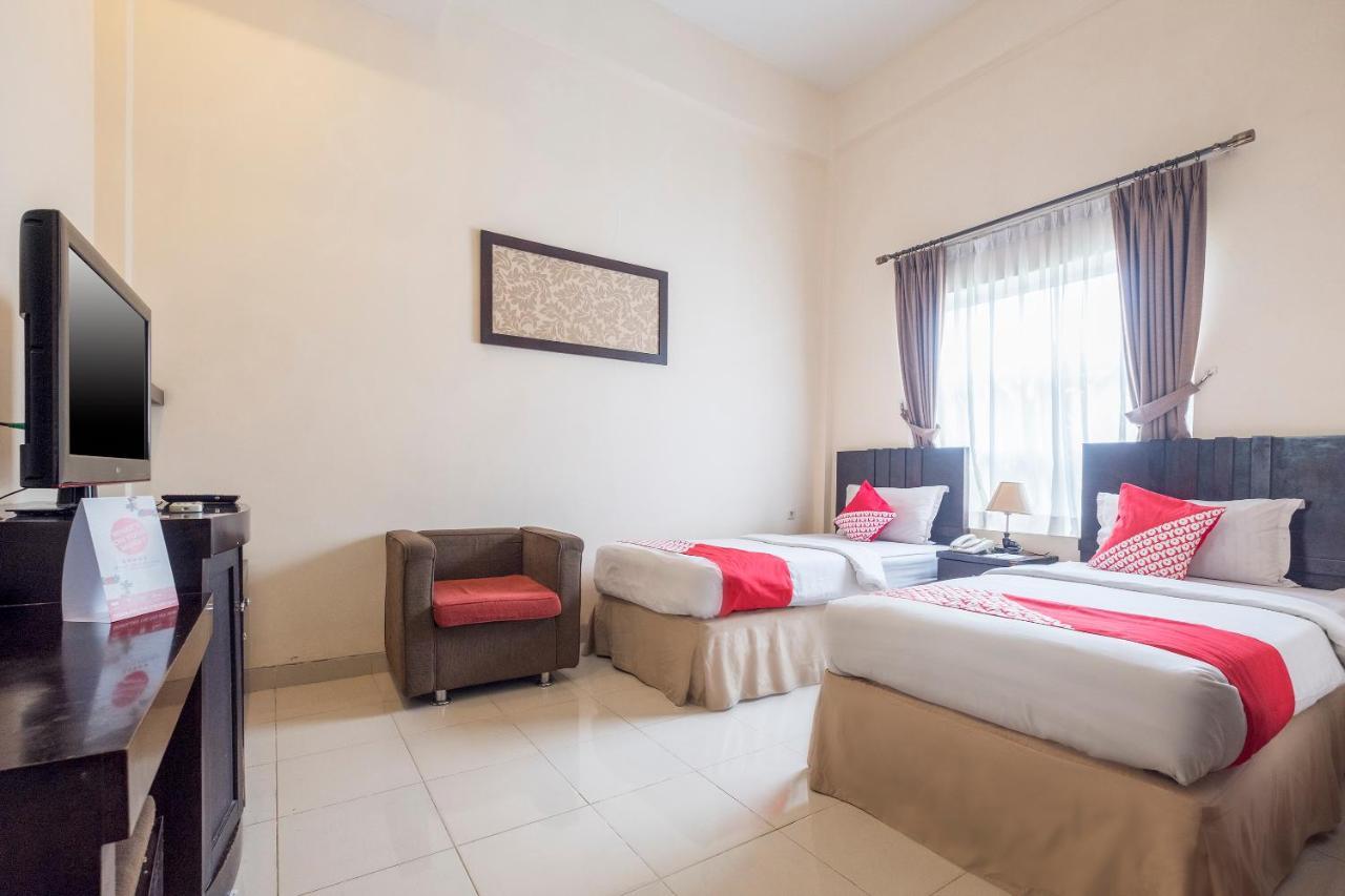 Oyo 424 Asia Hotel 马卡萨 外观 照片