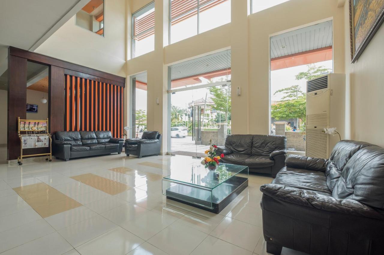 Oyo 424 Asia Hotel 马卡萨 外观 照片