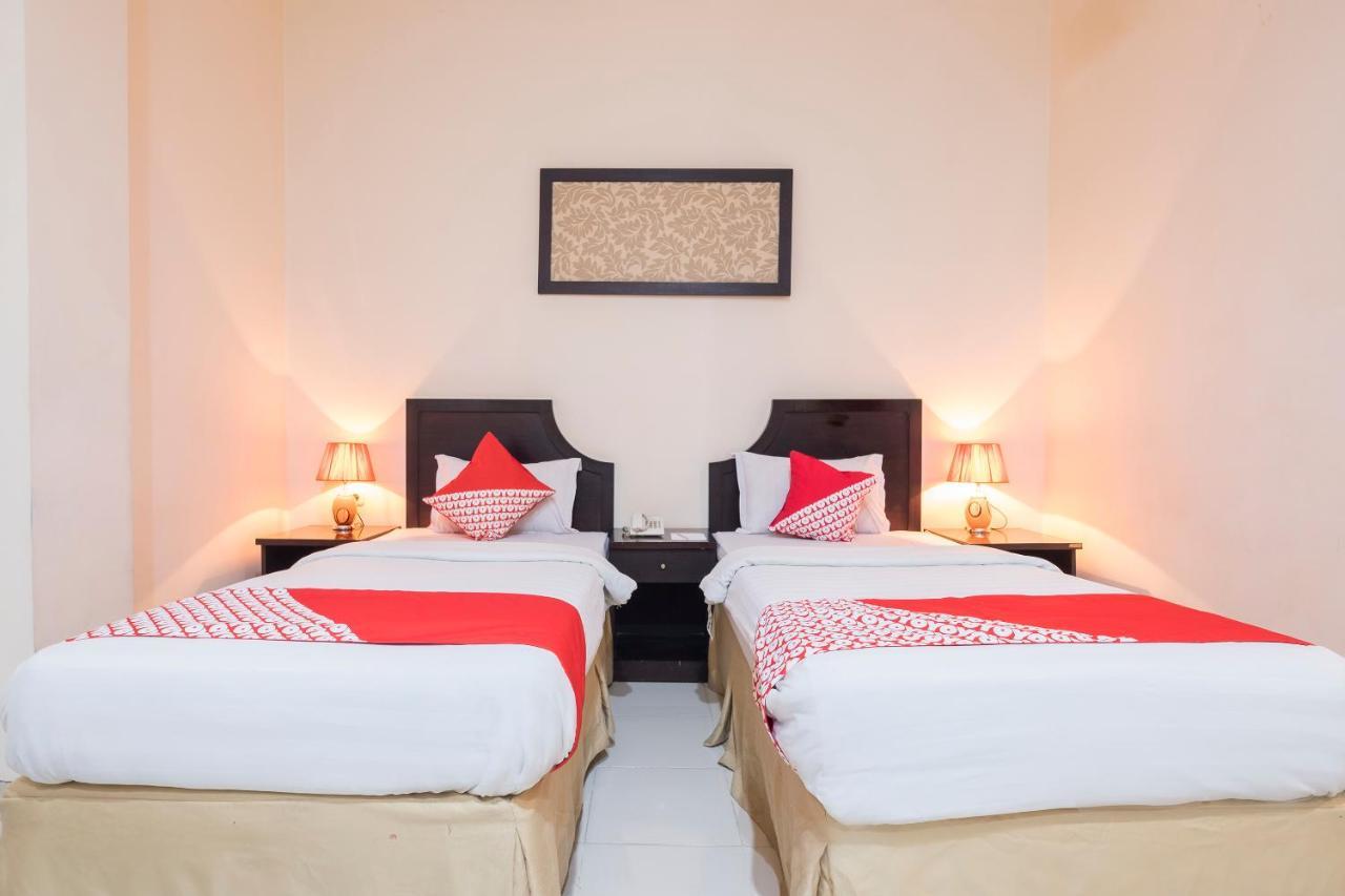 Oyo 424 Asia Hotel 马卡萨 外观 照片