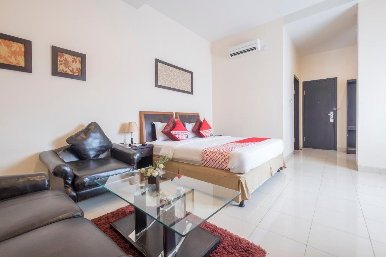 Oyo 424 Asia Hotel 马卡萨 外观 照片