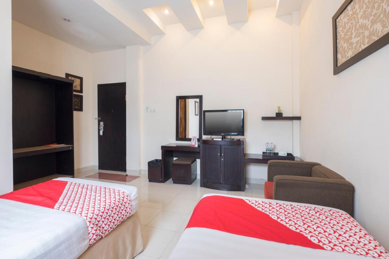 Oyo 424 Asia Hotel 马卡萨 外观 照片