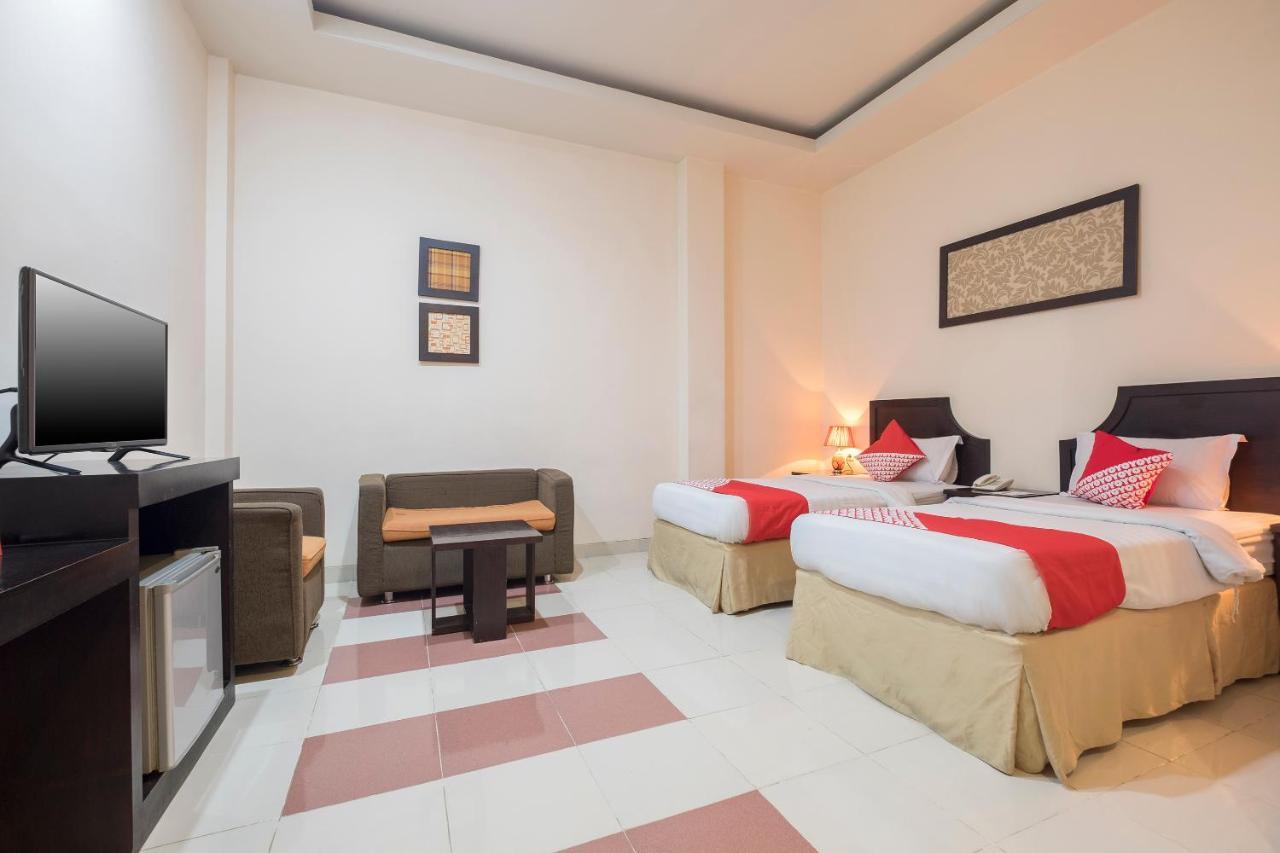 Oyo 424 Asia Hotel 马卡萨 外观 照片