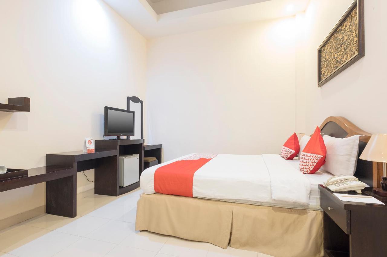 Oyo 424 Asia Hotel 马卡萨 外观 照片