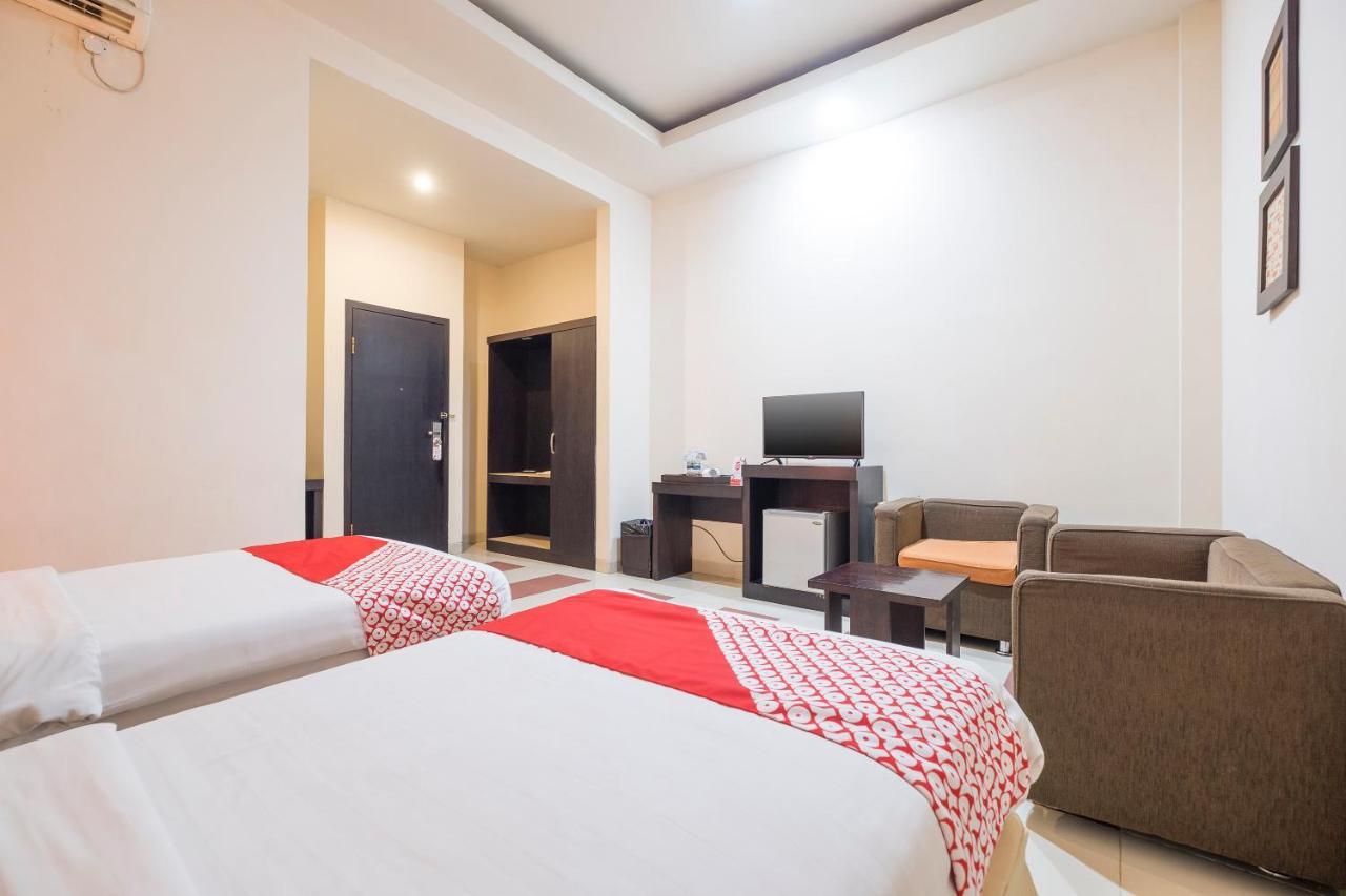 Oyo 424 Asia Hotel 马卡萨 外观 照片